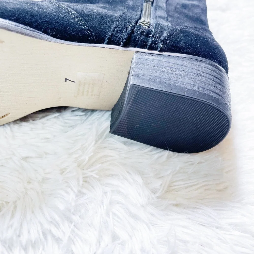 Seychelle's Suede Angle Bootie Side Zippers NWOB SZ7